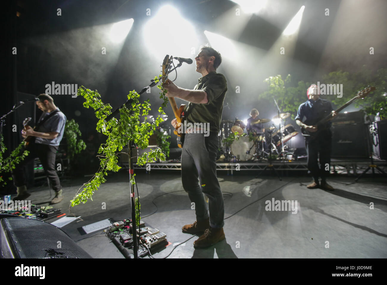 London, UK. 12. April 2017. British Sea Power, die live auf der Bühne im Shepherds Bush Empire für O2 in London. Foto: Mittwoch, 12. April 2017.  Bildnachweis: Roger Garfield/Alamy Live-Nachrichten Stockfoto