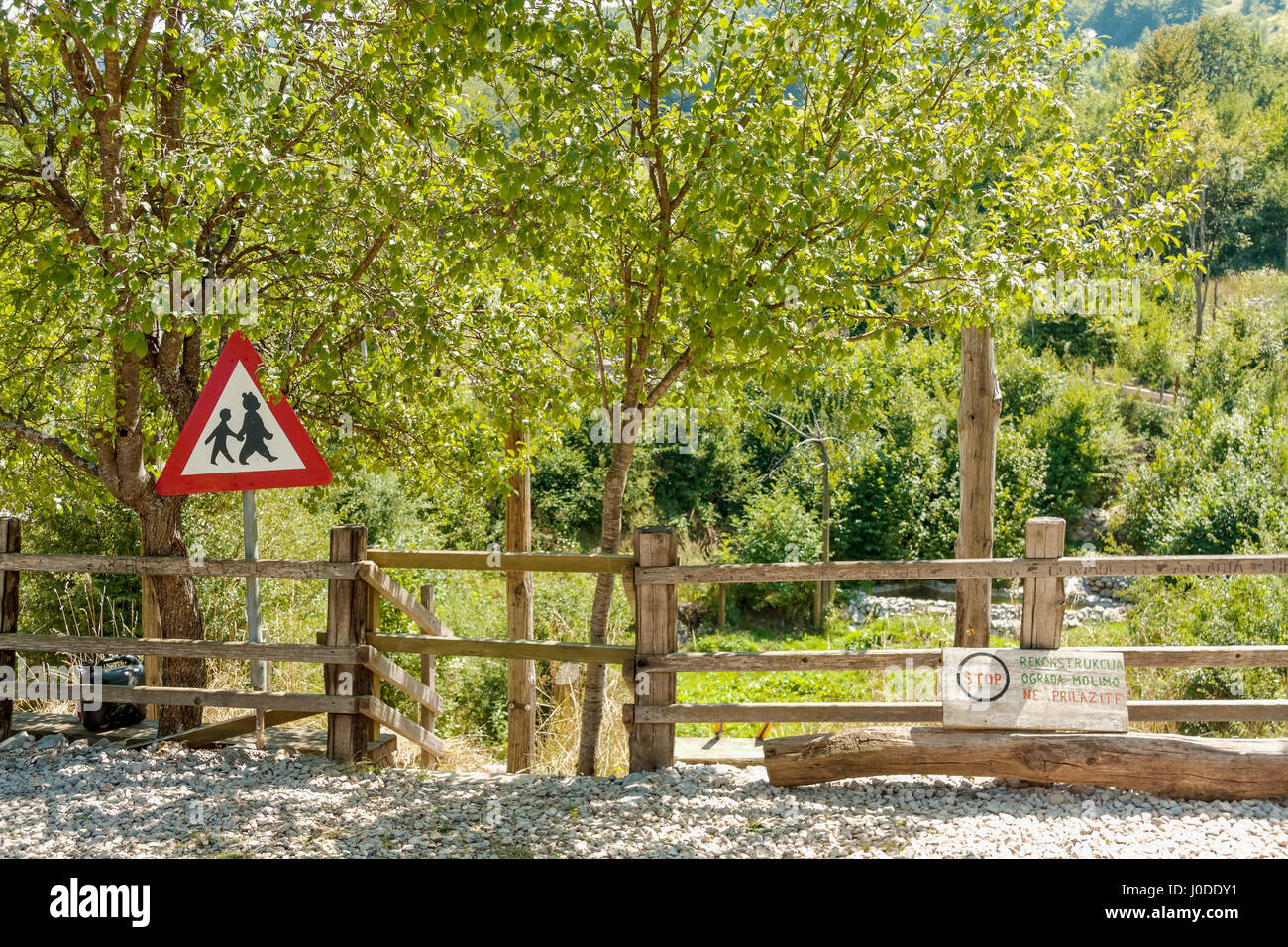 Bären Zuflucht im Dorf Kuterevo, Kroatien Stockfoto