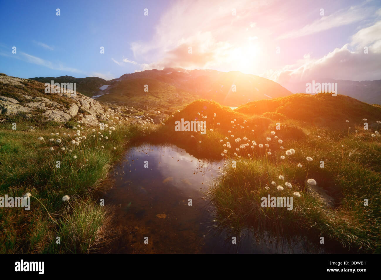 Herrliche Aussicht auf den kleinen See in der Nähe von Totensee See auf der Oberseite Grimselpass. Alpen, die Schweiz, Europa. Stockfoto