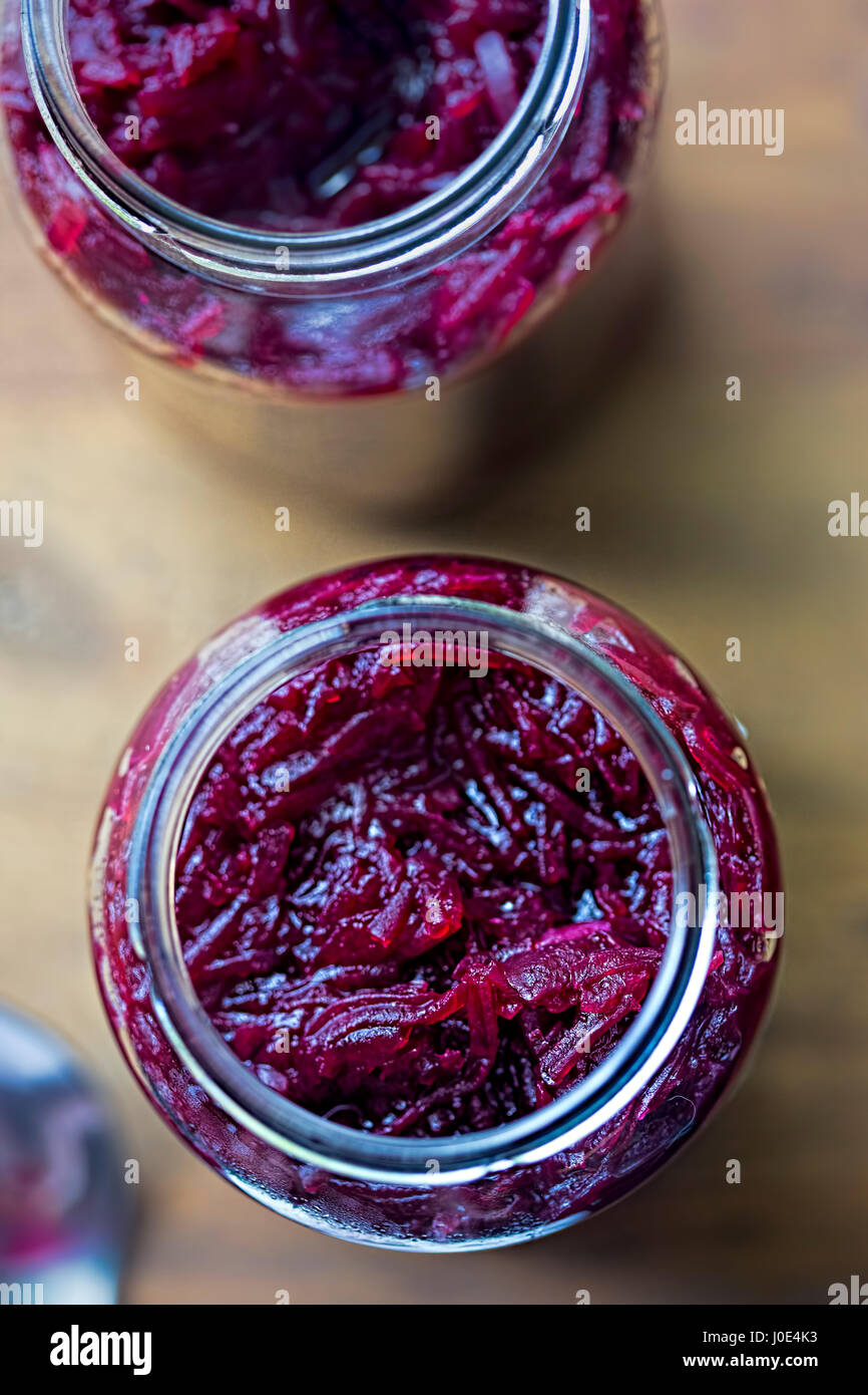 Rote Bete Essig Glas Stockfoto