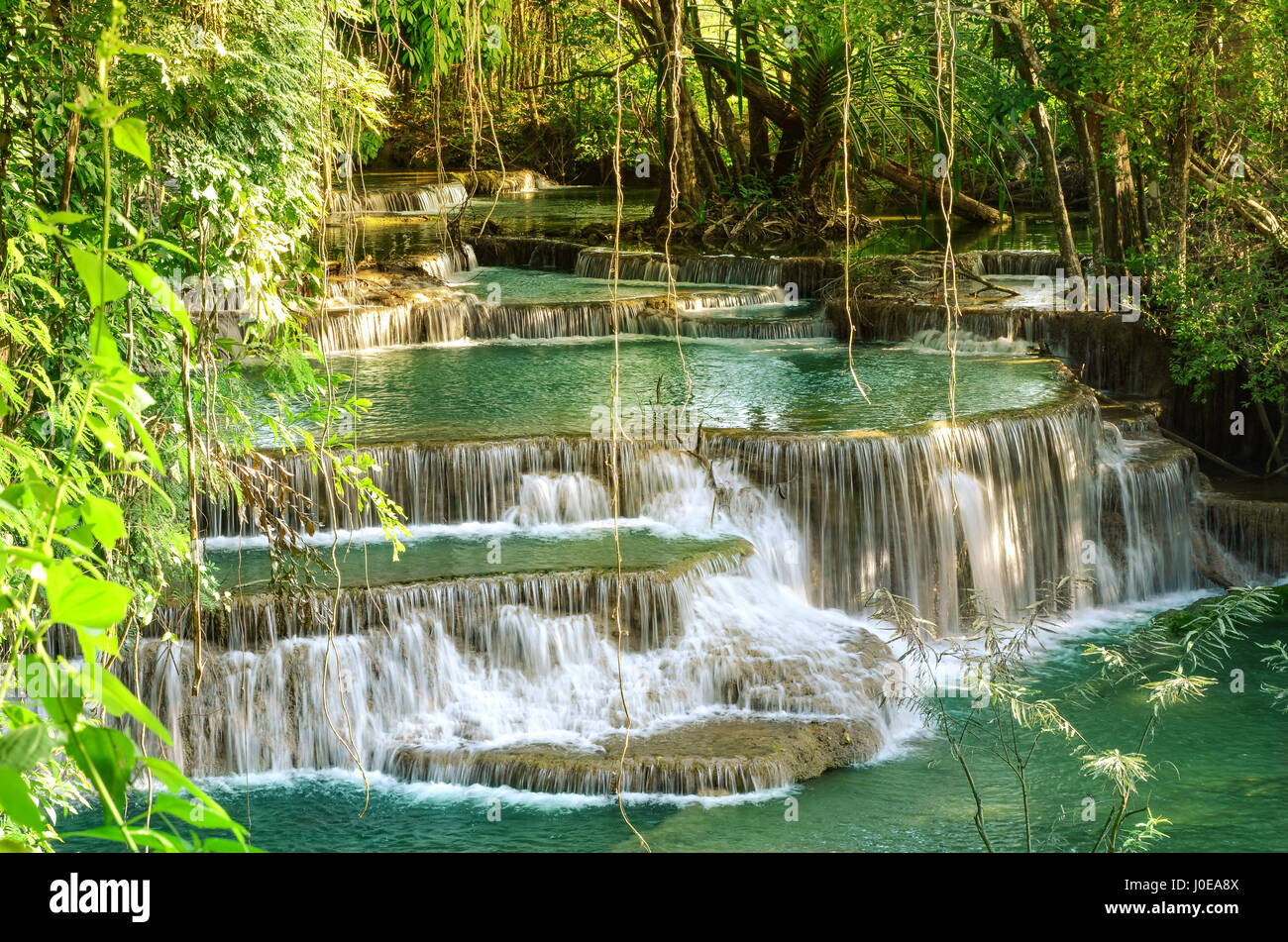 Schöne landschaftlich Huaymaekamin Wasserfall in Kanchanaburi, Thailand. Stockfoto