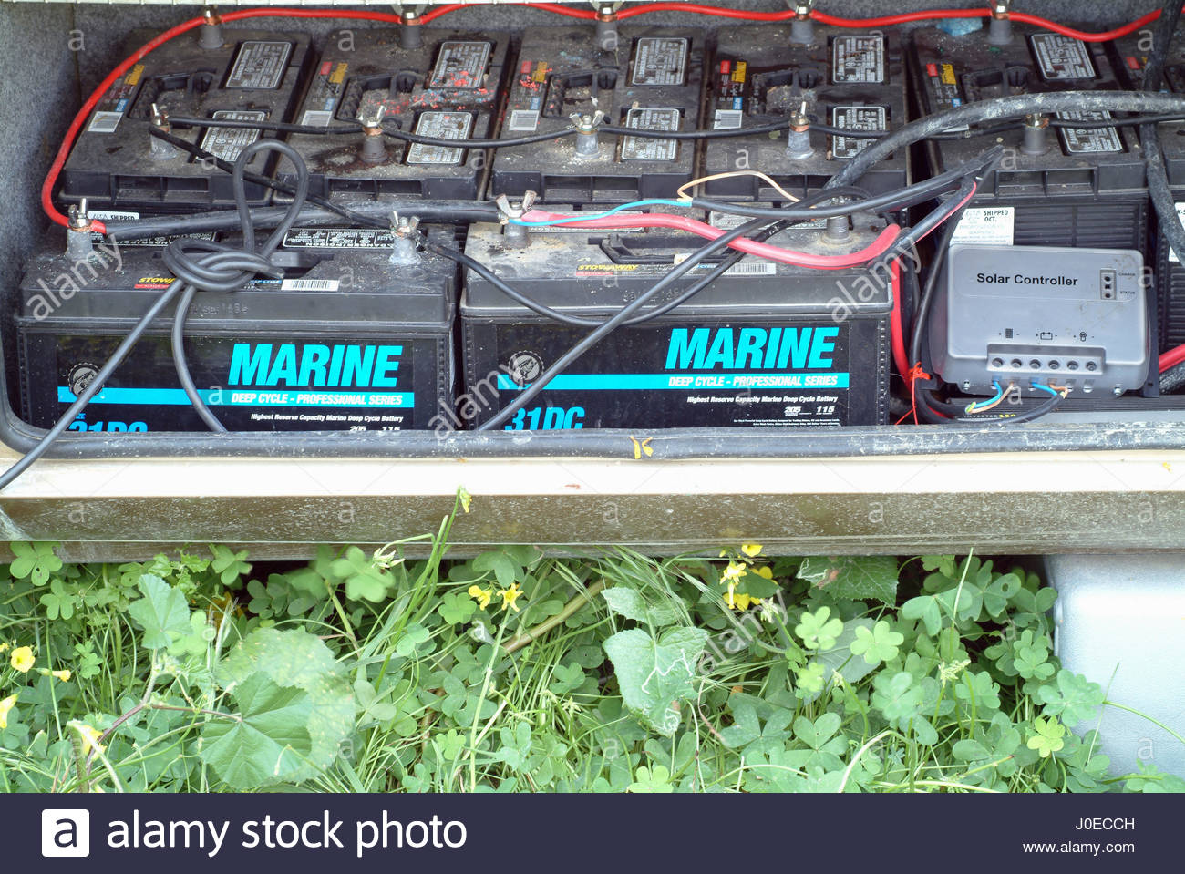 Europa, Griechenland, Blick auf Marine 12 Volt Autobatterien als