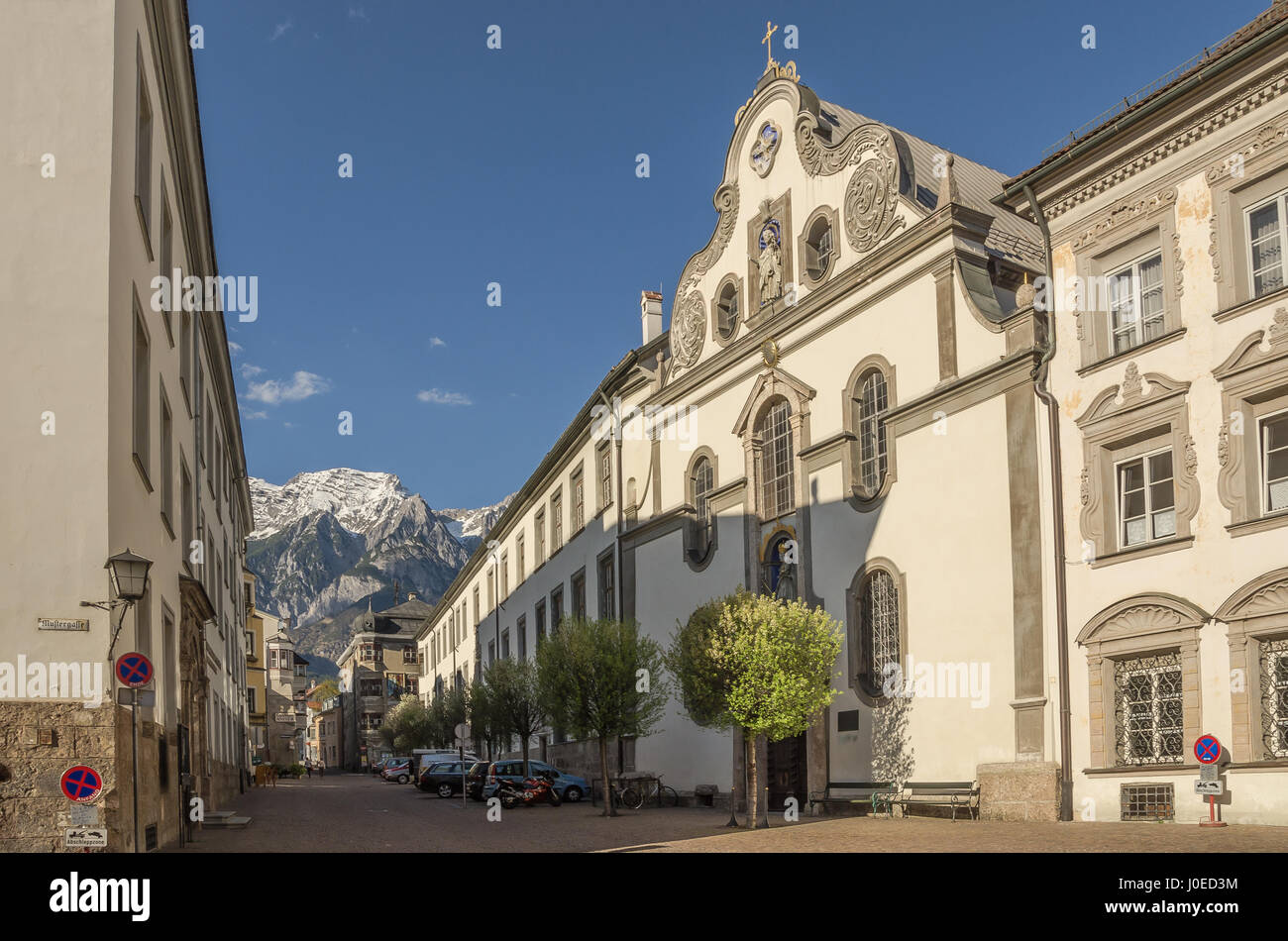 Das alte Rathaus in Tirol ist eines der weltweit größten erhaltenen Ensembles historischer Gebäude und die größte im Westen Österreichs. Stockfoto