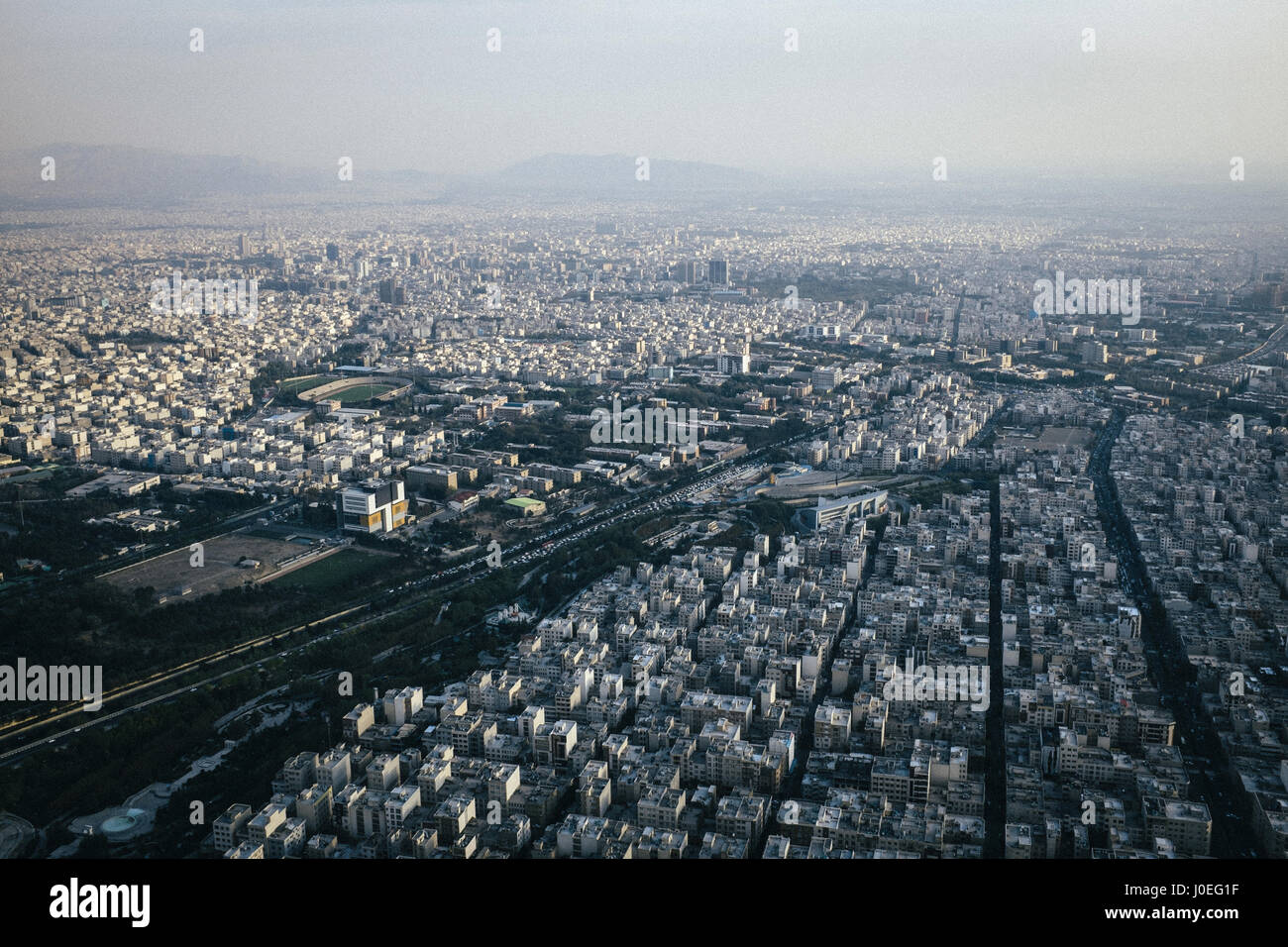 Blick auf die Stadt Teheran, der Hauptstadt des Iran. Teheran ist die größte Stadt im Iran mit einer Bevölkerung von rund 8,5 Millionen. Stockfoto
