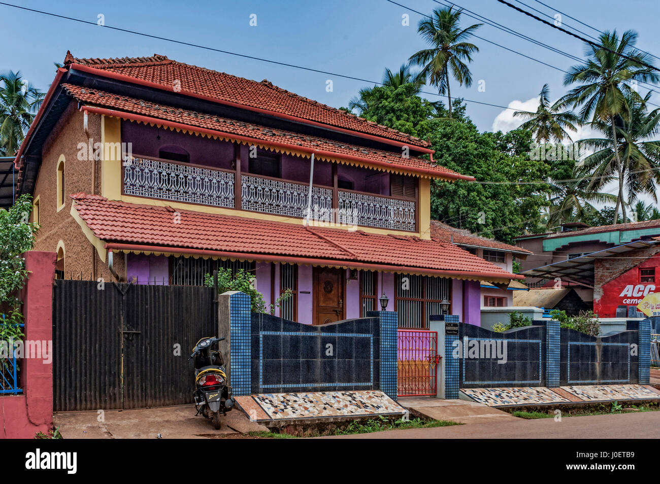 Altes Haus, Sirsi, Uttara Kannada, Karnataka, Indien, Asien Stockfoto