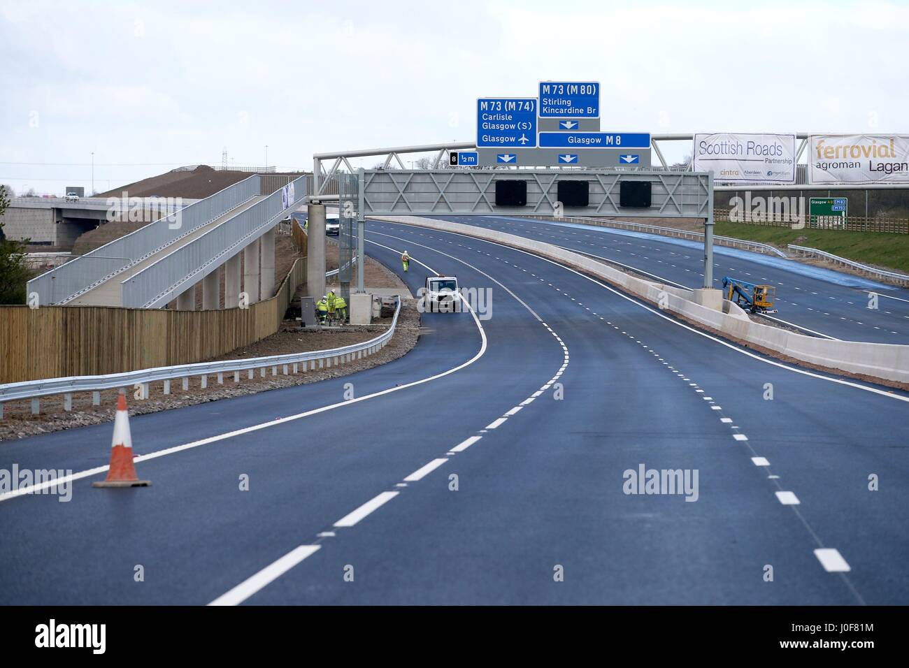 Einen Überblick über den neuen Abschnitt auf der M8 Autobahn in der Nähe von Ballieston, North Lanarkshire, das für den Verkehr fast eine Woche vor der Zeitplan eröffnet. Stockfoto