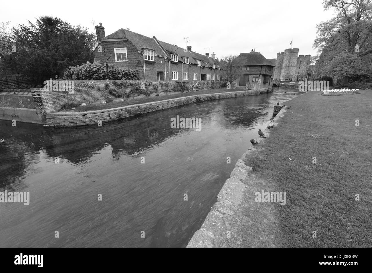 Westgate, welches der mittelalterlichen Tor-House-Bereich in Canterbury Teil der Stadtmauer, der größte erhaltene in England. Stockfoto