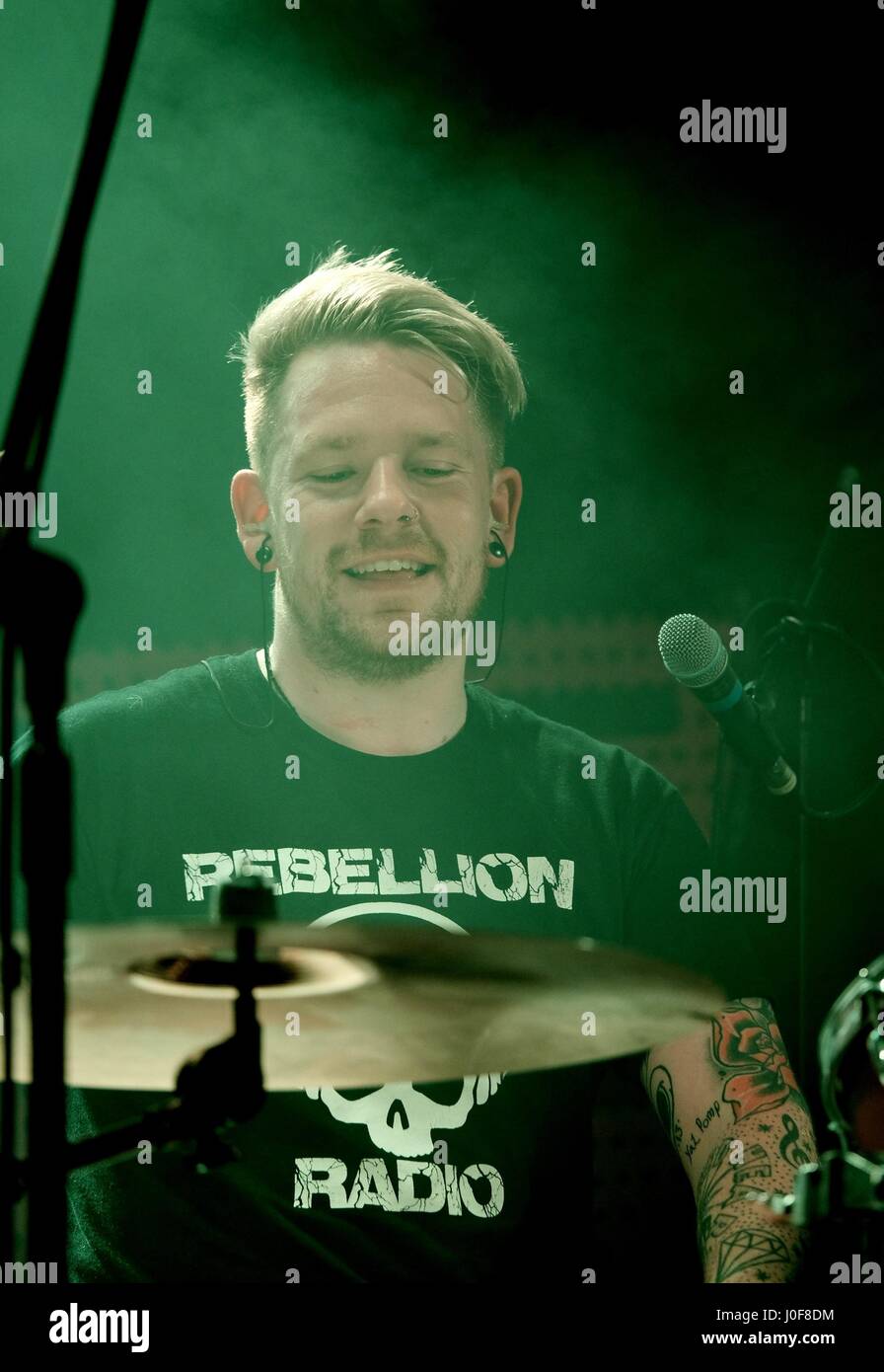 Schlagzeuger mit britischen Punk-Rock-Band Peter und den Test Tube Babies Stockfoto