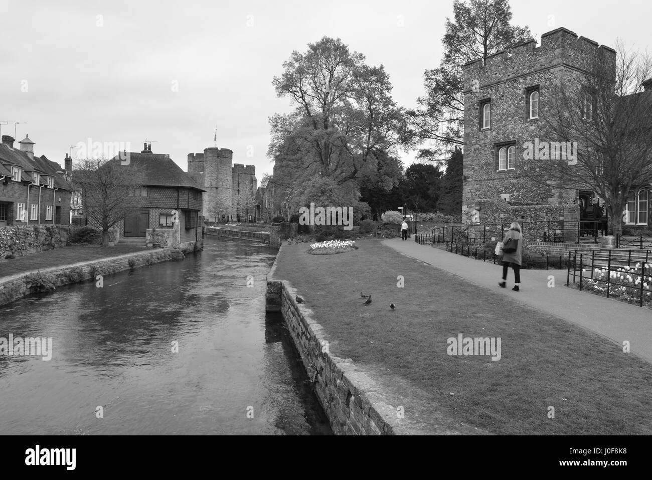 Westgate, welches der mittelalterlichen Tor-House-Bereich in Canterbury Teil der Stadtmauer, der größte erhaltene in England. Stockfoto