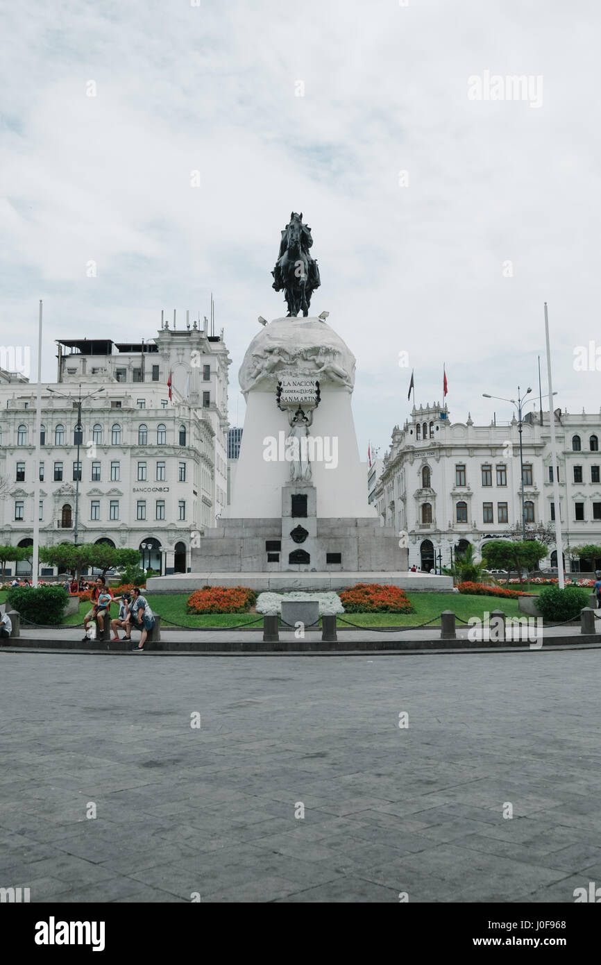 Plaza San Martin - Zentrum von Lima Peru mit einigen Touristen Stockfoto