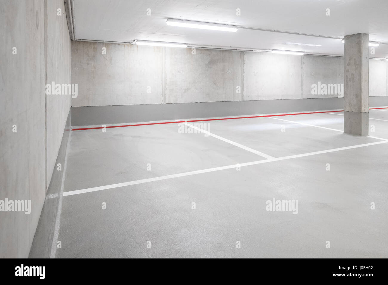 Tiefgarage - Parkplatz Stockfoto