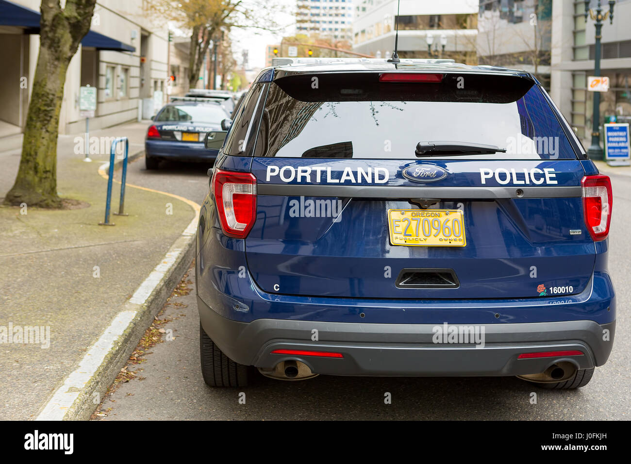 PORTLAND, OREGON - 9. April 2017: Stadt von Portland Polizei Präsidium Sport Utility Fahrzeuge SUV parkten außerhalb Stadt Innenstadt von Metro station Stockfoto