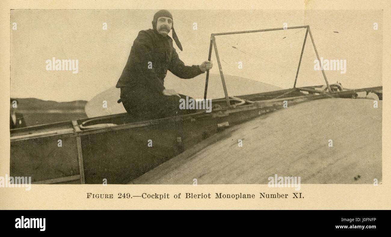 Ein Mann in das Cockpit einer Bleriot Eindecker Nr. XI, möglicherweise Louis Bl̩riot Stockfoto