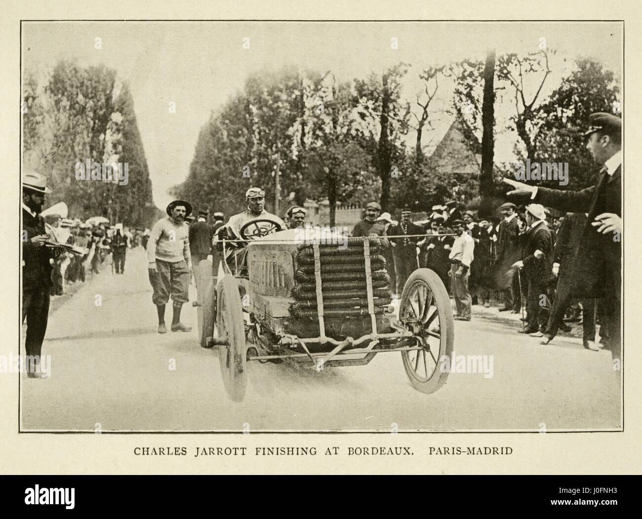 Charles Jarrott finishing in Bordeaux, sah das ill-fated Rennen Paris-Madrid 1903 viele einige tödliche Unfälle, die den Abbruch des Rennens von der französischen Regierung geführt Stockfoto