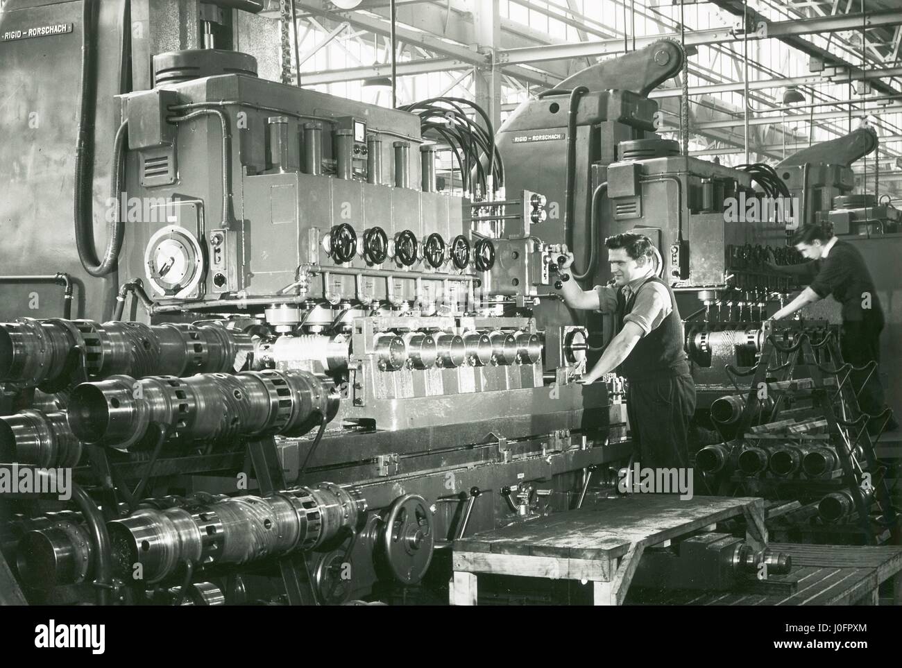 Liverpool-Werke, Ärmel zwei Männer Betrieb Deltic Port-Fräsen-Maschinen Stockfoto