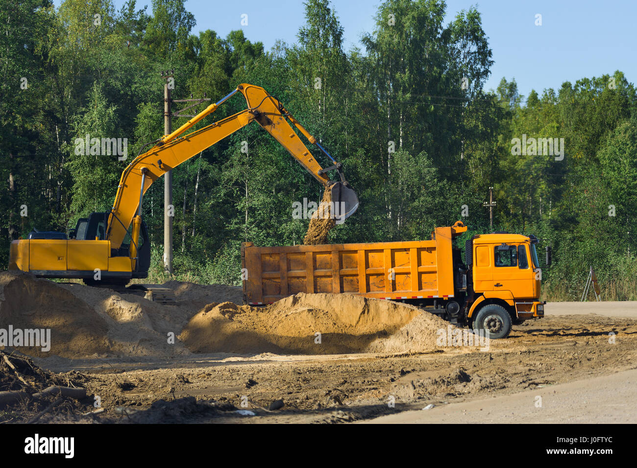 Bauverkehr Bau absolut neue Straße im freien Stockfoto