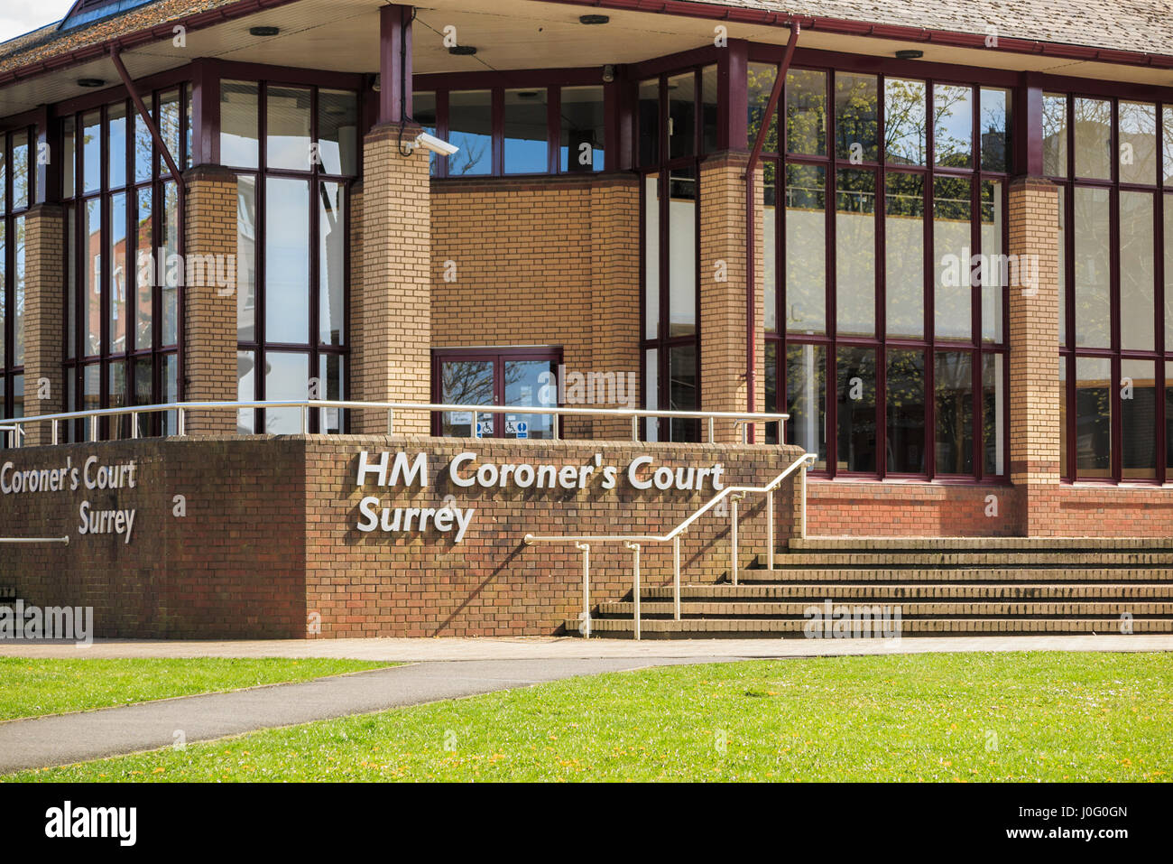 HM Coroners Court, Woking, Surrey, wo Obduktionen durchgeführt werden, eine juristische Untersuchung über die medizinische Ursache und Umstände des plötzlichen oder unerklärliche Tod Stockfoto