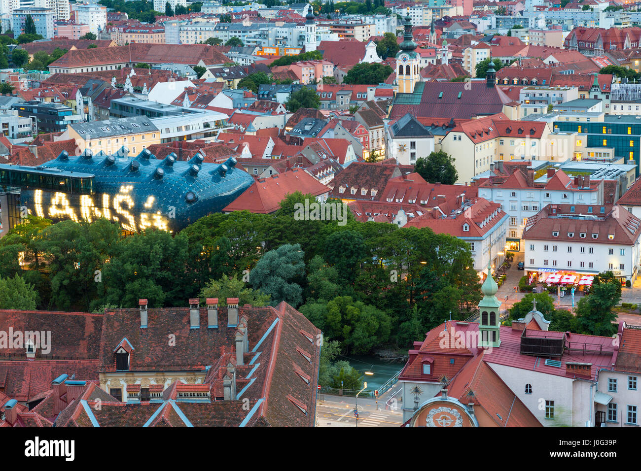Blick auf die Stadt & Dächer, Graz, Österreich Stockfoto