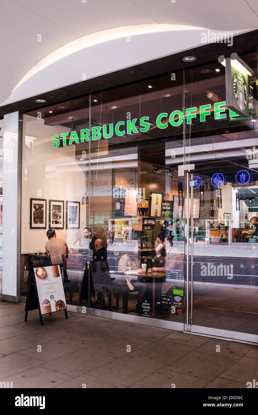 Starbucks Coffee-Shop in Victoria London UK Stockfoto