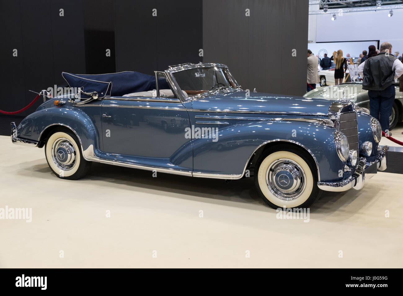 ESSEN, Deutschland - 6. April 2017: 1956 Mercedes-Benz 300Sc Cabriolet Oldtimer auf der Techno Classica Essen Auto Show vorgestellt. Stockfoto