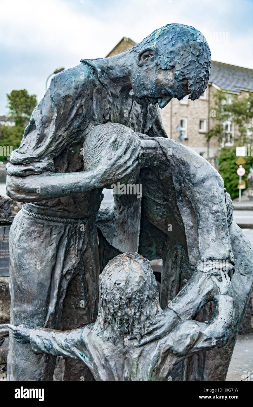 Die Hungersnot-Familie, eine Skulptur von Niall Bruton. Sligo Stadt, County Sligo, Irland Stockfoto