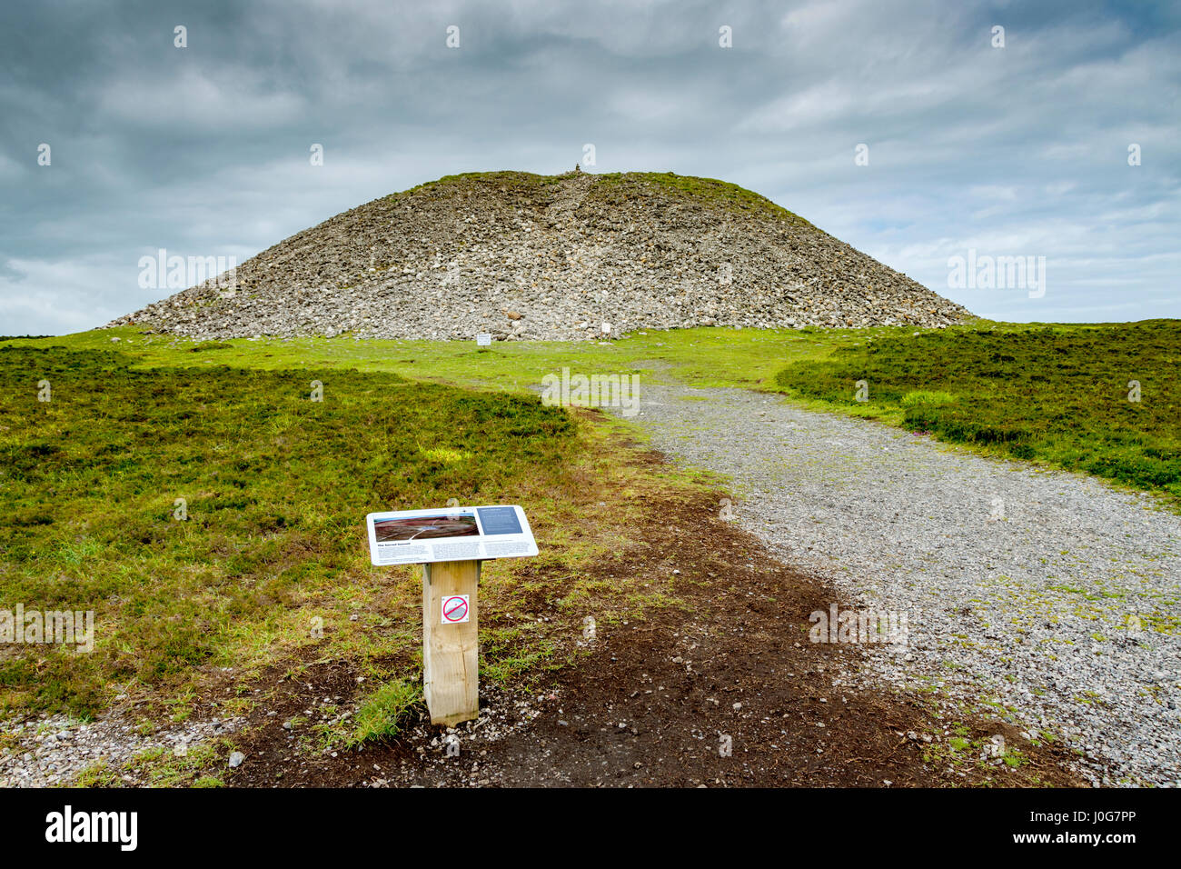 Medb den Cairn auf dem Gipfel des Knocknarea, County Sligo, Irland Stockfoto