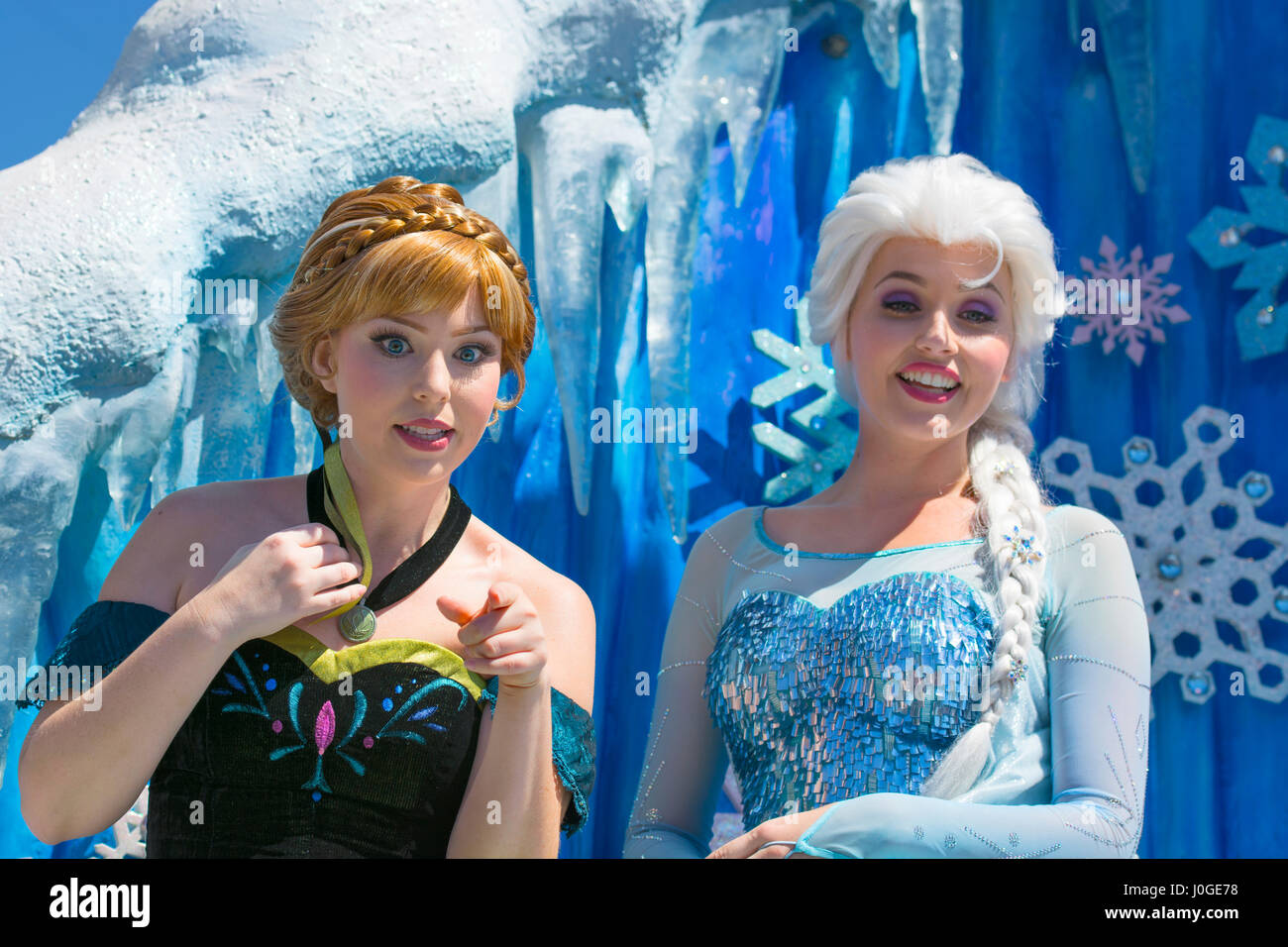 Elsa und Anna, Anna und Elsa Zeichen Disney Film Frozen, Orlando Florida Stockfoto