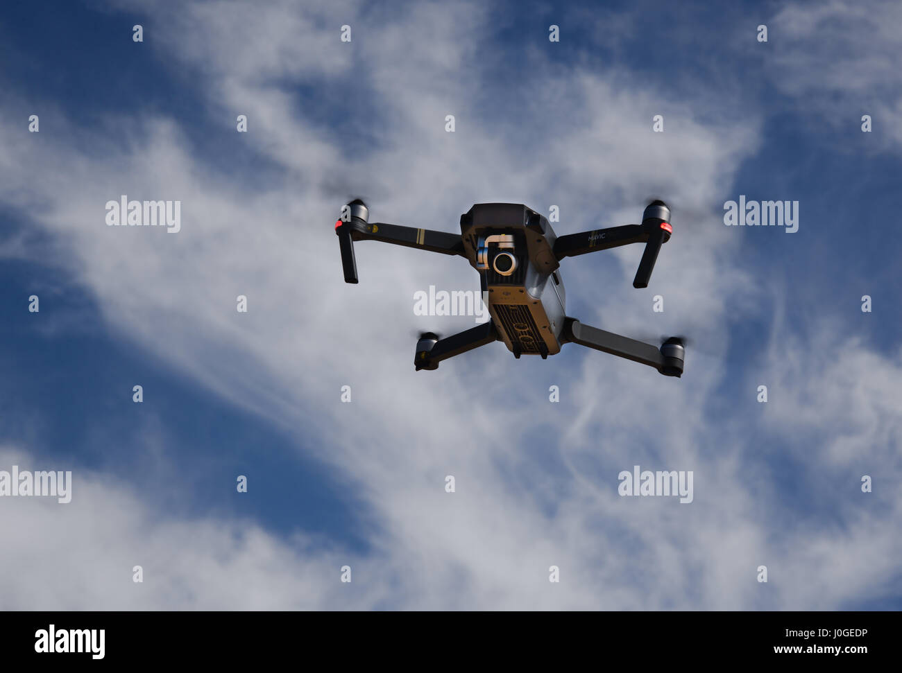 DJI Mavic Video- und Fotoarbeiten Drohne fliegen Stockfoto