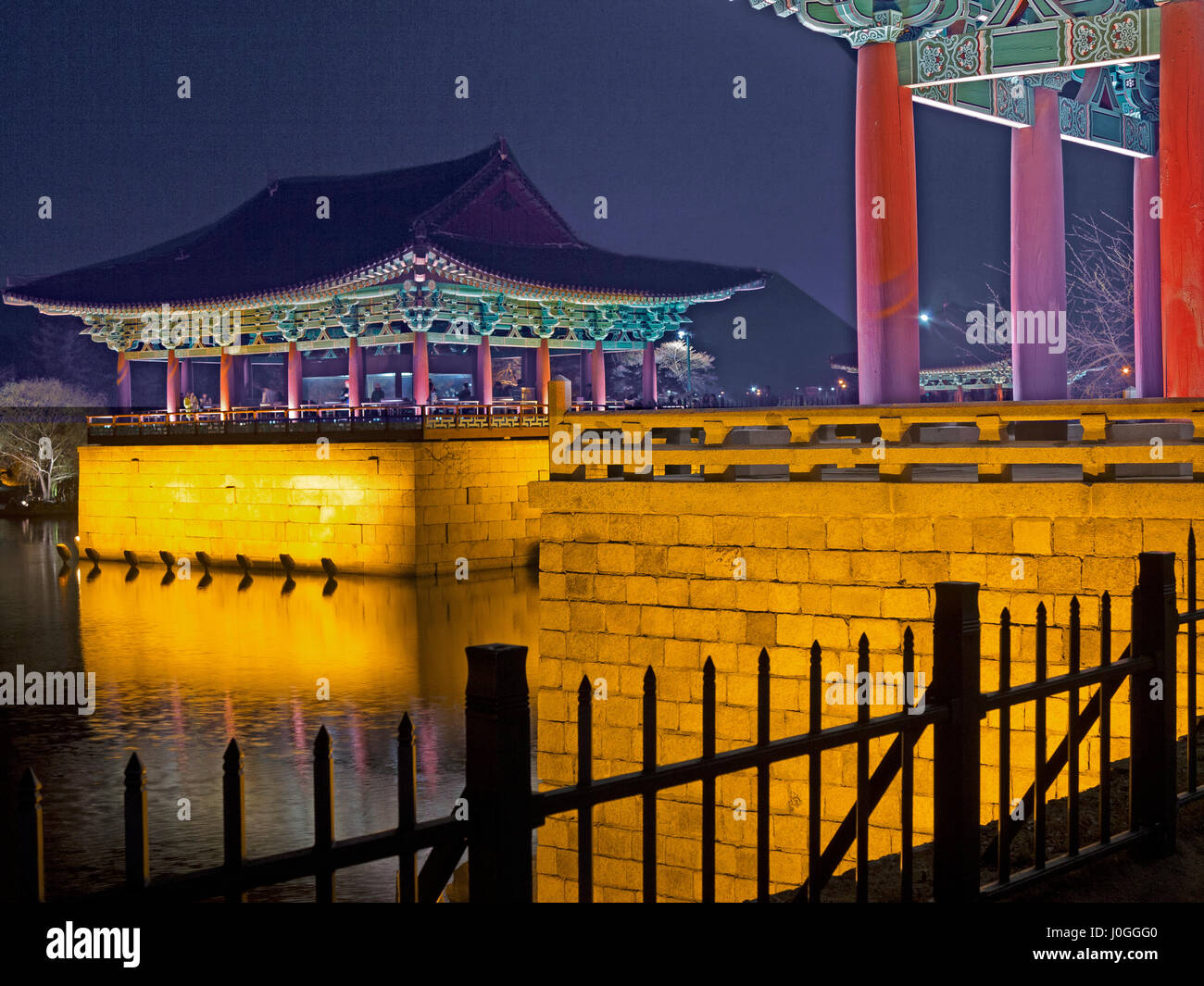 Malerische Aussicht von Gyeongju Anapji-Teich in der Abenddämmerung Südkorea Stockfoto