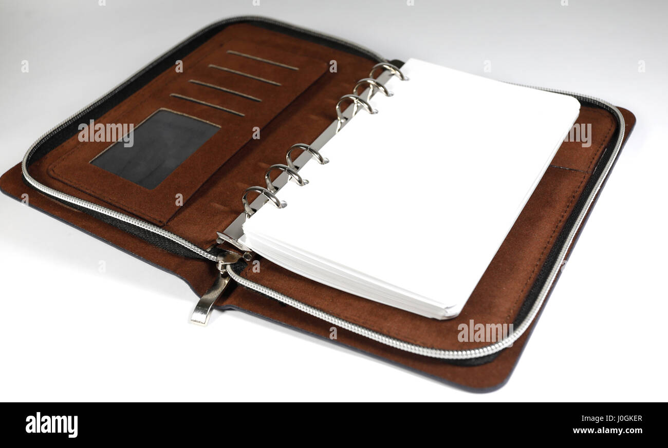 Notebook mit Lederbezug isoliert auf weißem Hintergrund Stockfoto