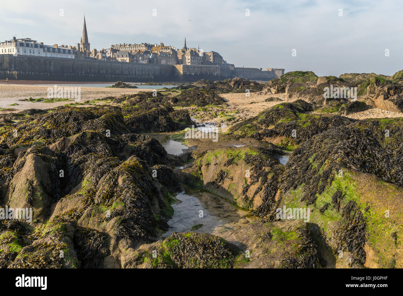 Saint-Malo vom Meer entfernt. Stockfoto