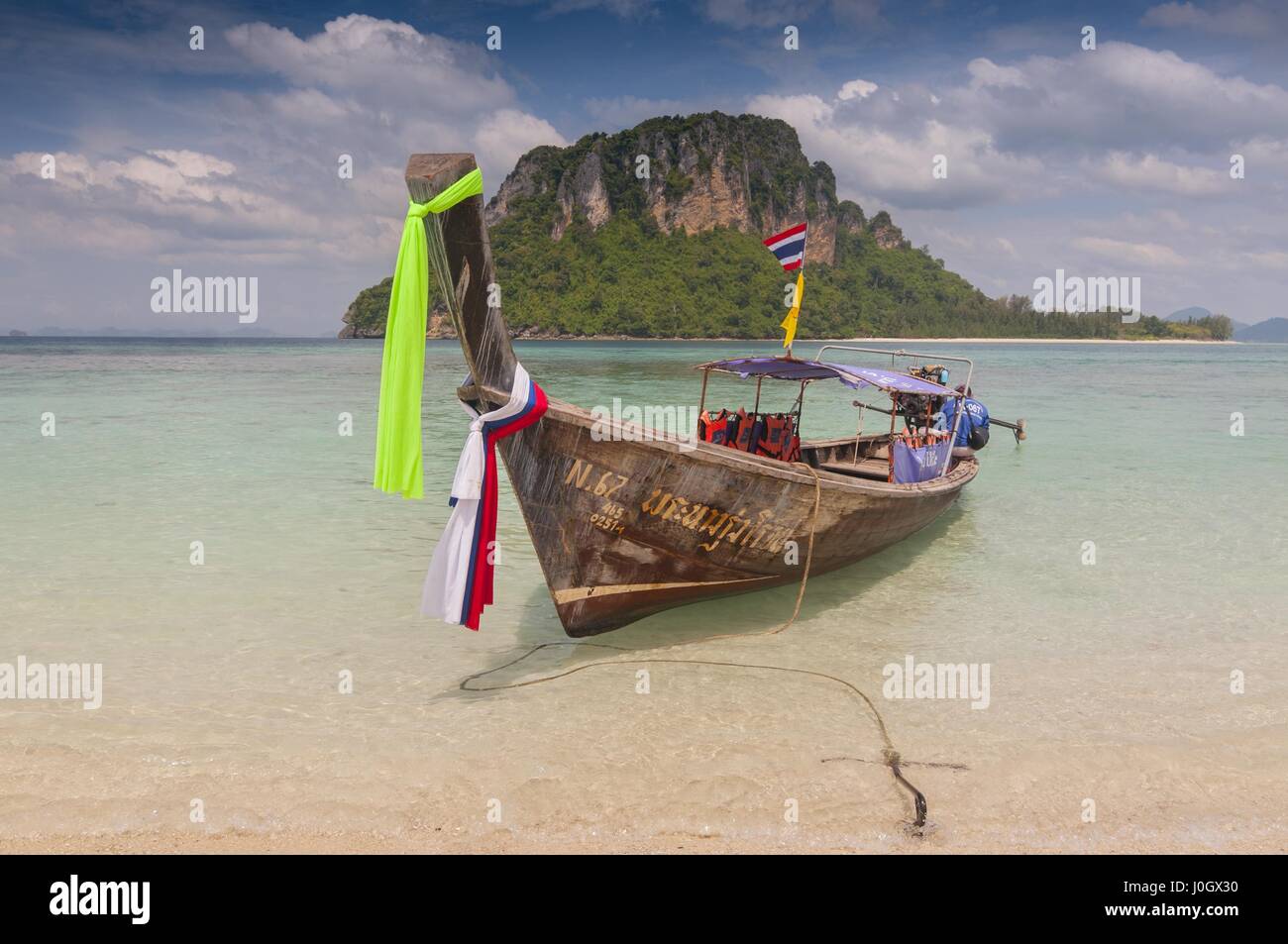 Touristischen Longtail-Boot auf Koh Phi Phi, Süd-Thailand, Asien. Stockfoto