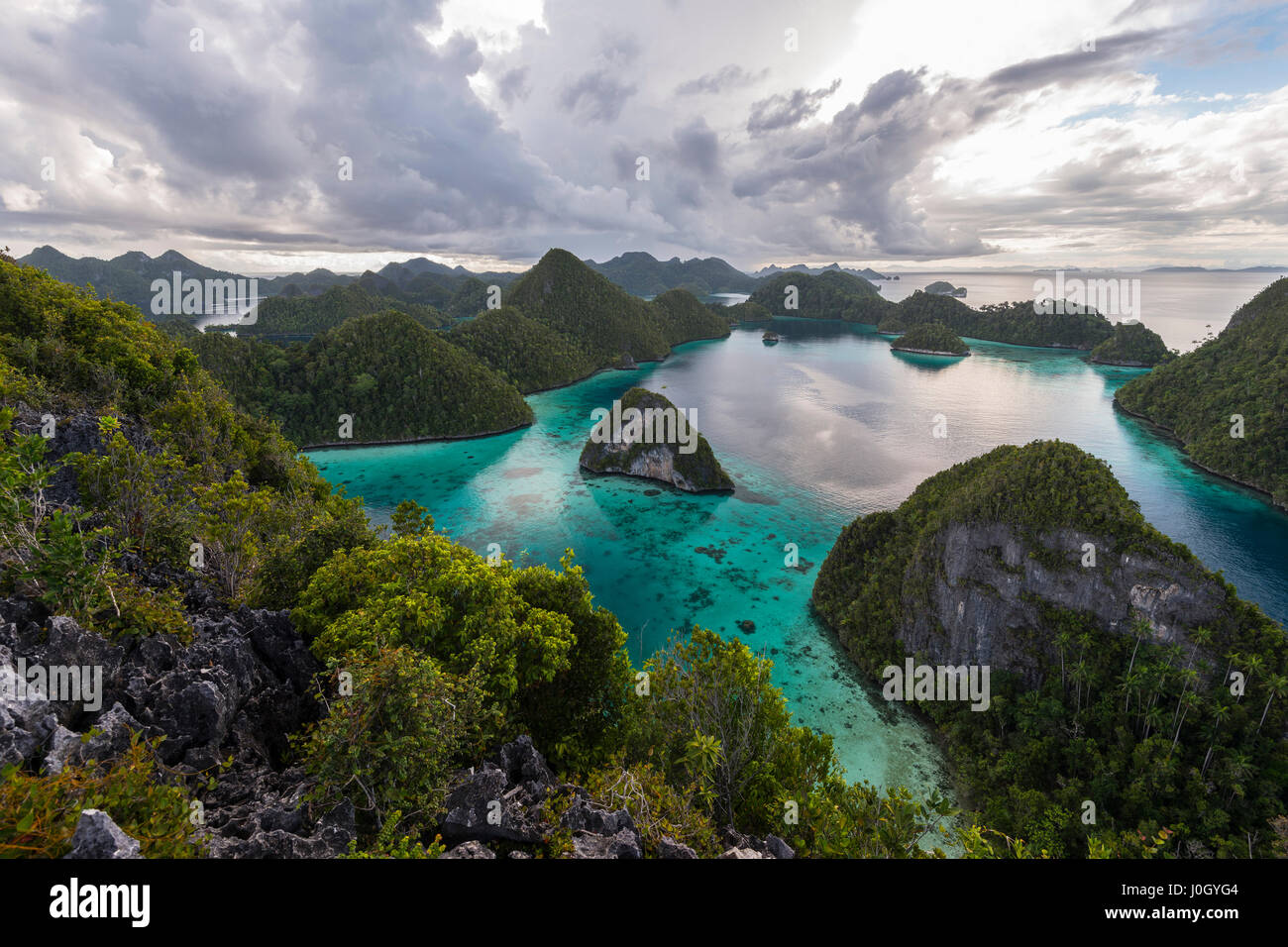 Panoramablick über Wayag, Raja Ampat, West Papua, Indonesien Stockfoto