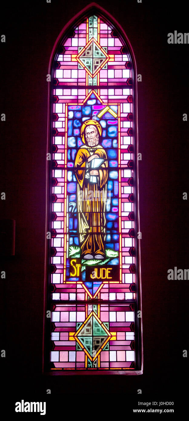 Buntglas Kirchenfenster des Apostels St. Jude, 2016 Stockfoto