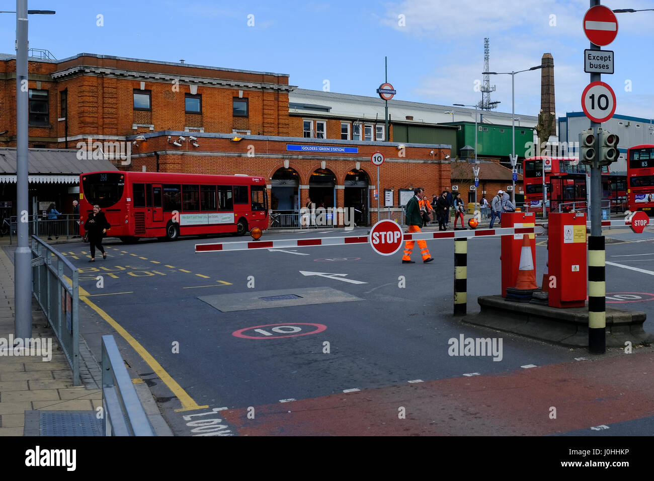 Golders green bus station golders Fotos und Bildmaterial in hoher