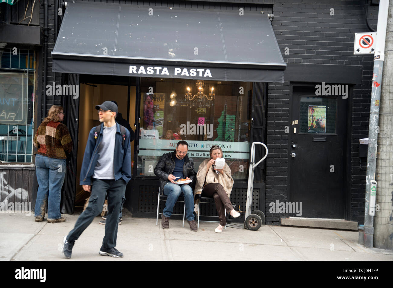 Kanada, Toronto. Kensington Market, multikulturellen Nachbarschaft. Rasta Pasta Café. Stockfoto