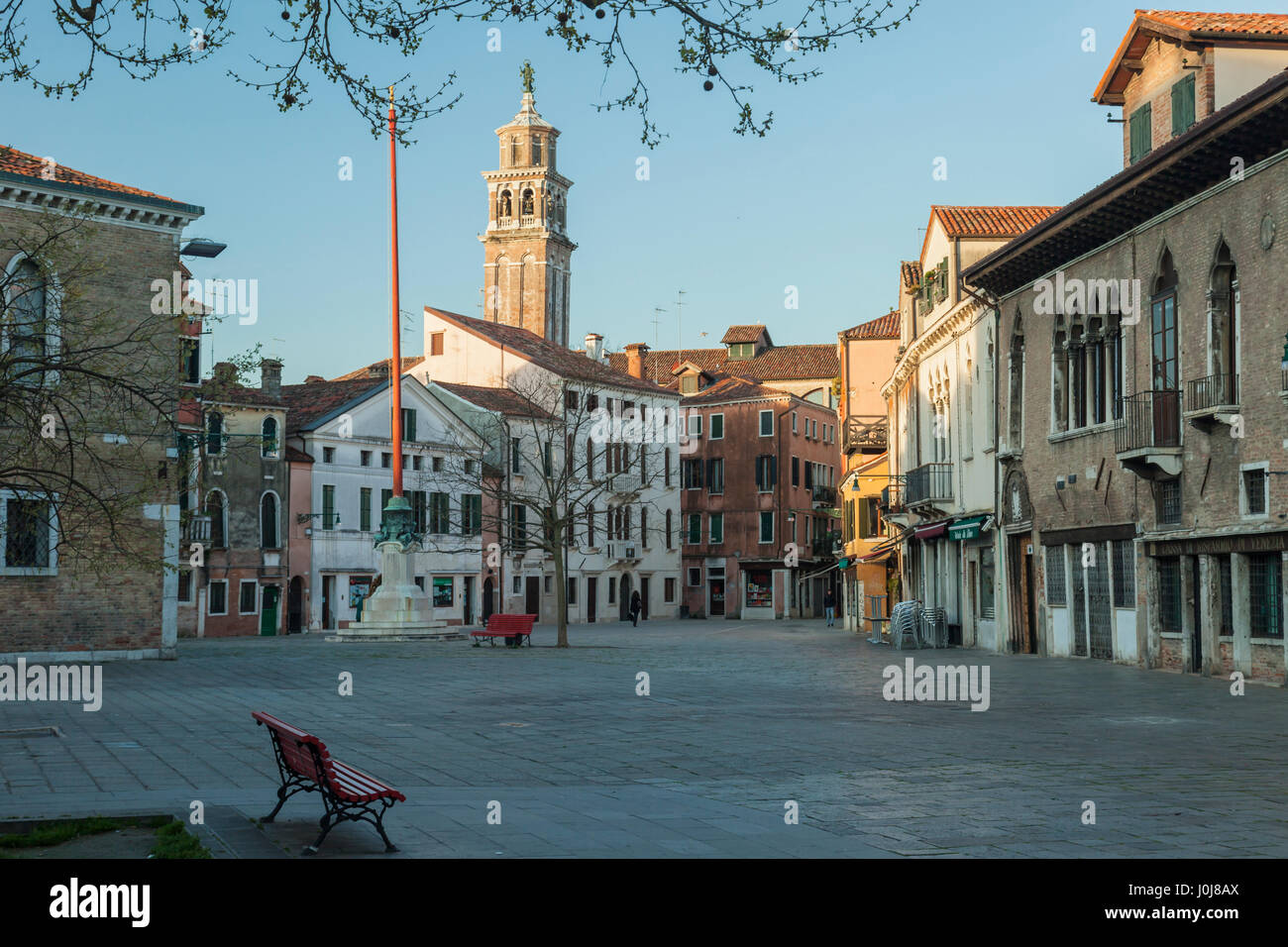Sonnenaufgang am Campo Santa Margherita in Dorsoduro, Venedig, Italien. Stockfoto