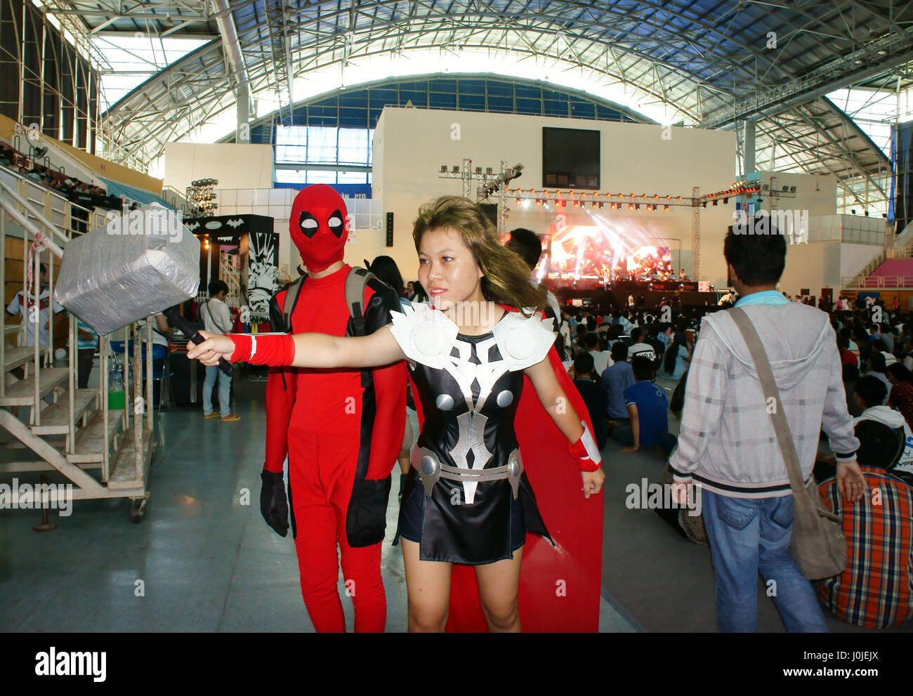 HO-CHI-MINH-Stadt, Vietnam, asiatische Mädchen verwandelt schöne Comic-Figur, vietnamesische Cosplayer in erstaunliche Tuch auf Manga Festival, Vietnam Stockfoto