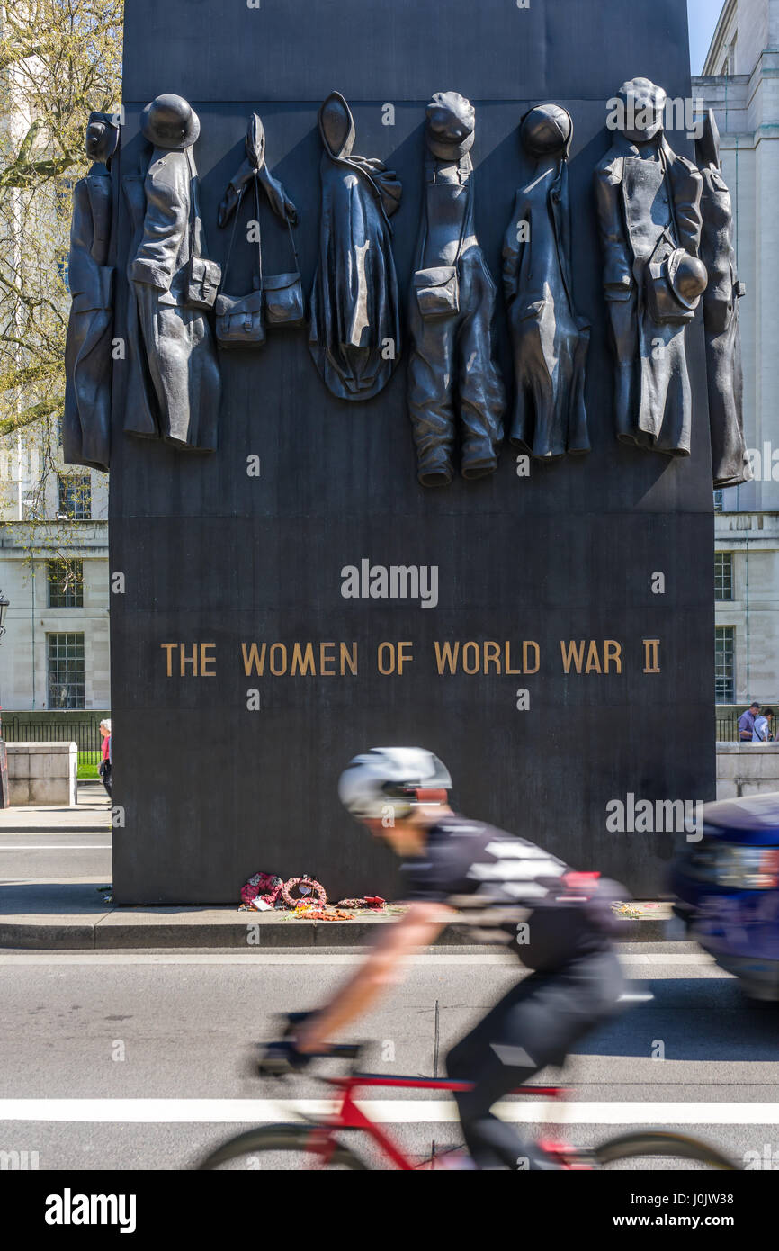 Die Frauen des World War II Memorial ist eine britische nationale Kriegerdenkmal am Whitehall im Zentrum von London gelegen. Stockfoto