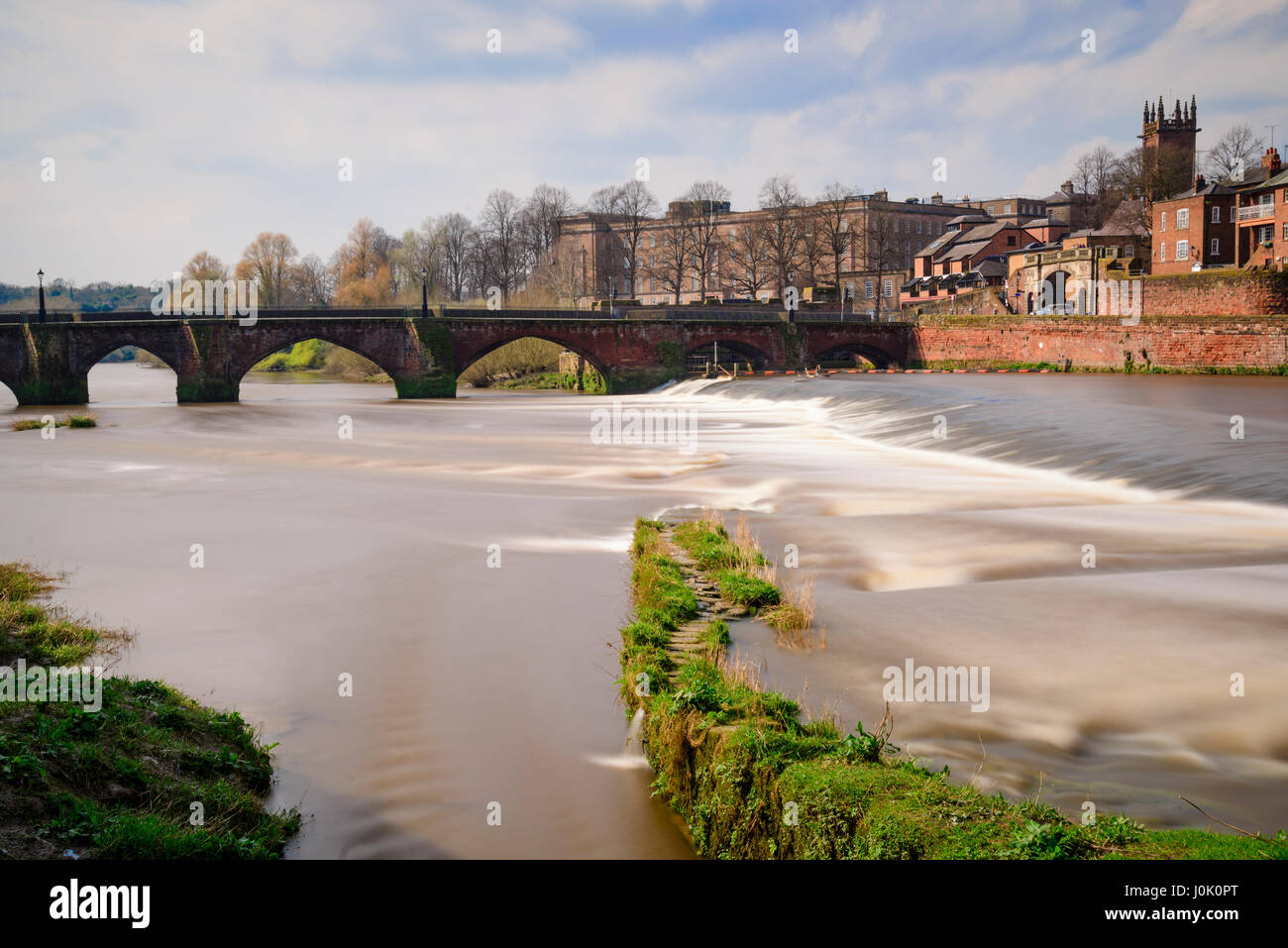 Das Grosvenor Brücke über den Fluss Dee in Chester. Foto: Brian Hickey/Alamy Stockfoto