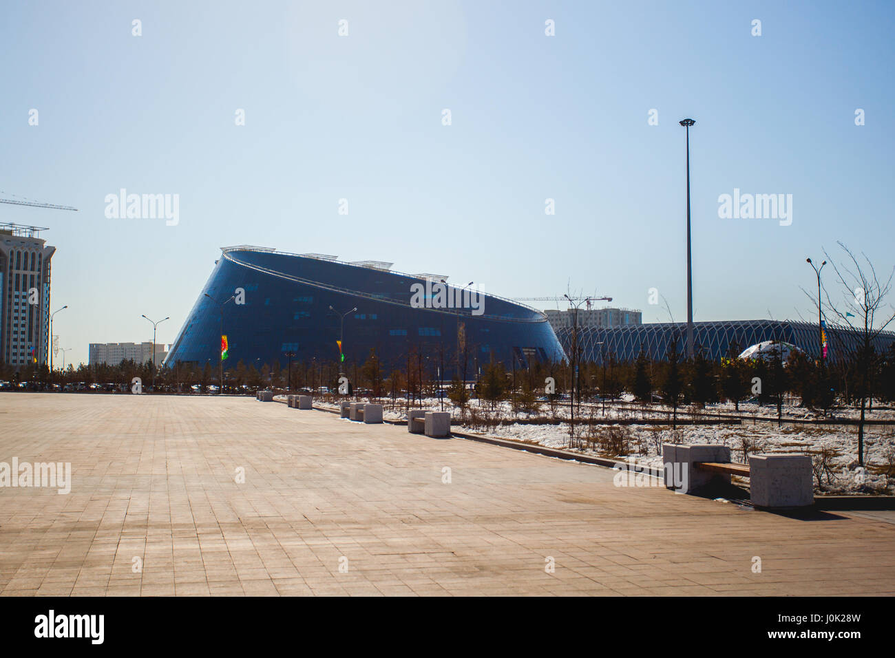 Das traditionelle Fest des Nauryz in Astana am 22. März. Menschen sind an einem sonnigen Tag Fuß. Es gibt Konzerte und verschiedene Wettbewerbe. Stockfoto