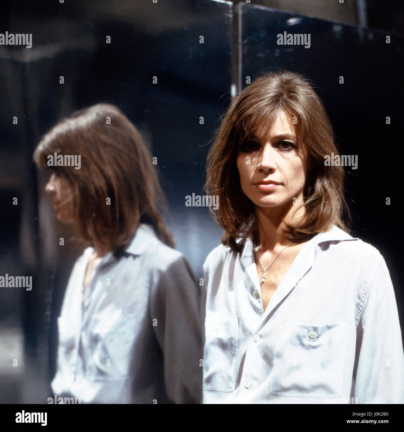 Französische Sängerin und Plant Francoise Hardy in der Fernsehshow "Liedercircus', Deutschland 1970er Jahre. Französische Sängerin und Schauspielerin Francoise Hardy bei einer TV-Show, Deutschland 1970. Stockfoto