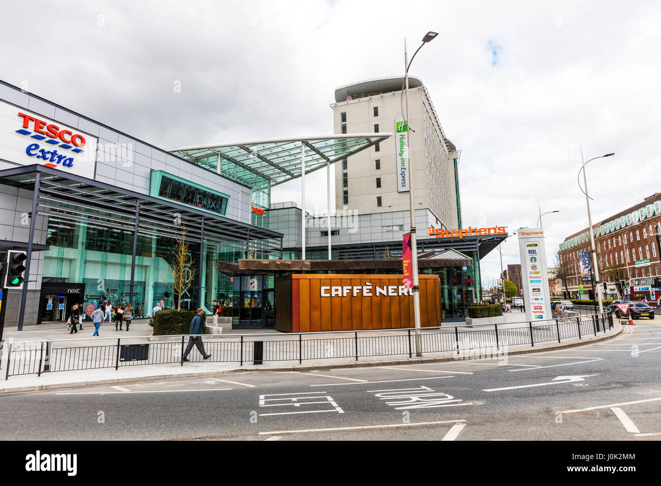 Einkaufen in Hull City UK England Rumpf Einkaufszentrum Tesco Café Nero Rumpf St.-Stephans Einkaufszentrum Hull City Center Geschäften im Stadtzentrum einkaufen Stockfoto