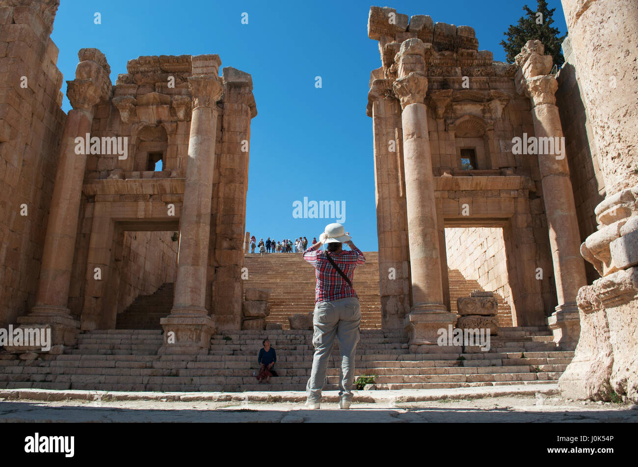 Die Kathedrale, die ehemaligen Tempel des Dionysos umgebaut im 4. Jahrhundert als eine byzantinische Kirche, in der archäologische Stadt Jerash Gerasa des Altertums Stockfoto