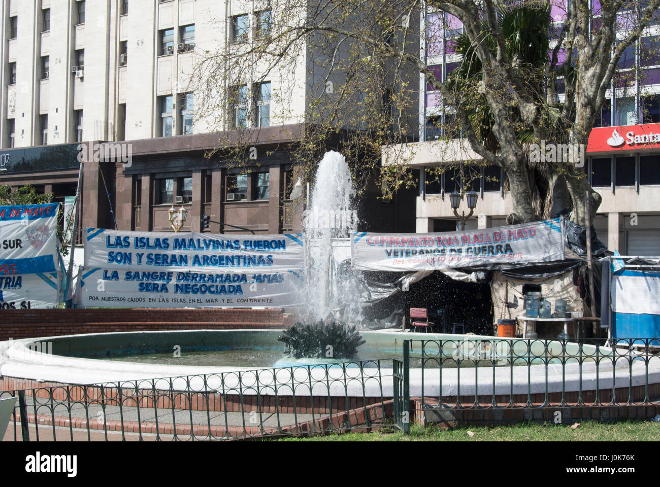 Permanente Demonstration gegen die Falkland-Inseln, Las Malvinas, Besatzung und zur Unterstützung der Falkland-Inseln-Kriegsveteranen in Argentinien Stockfoto