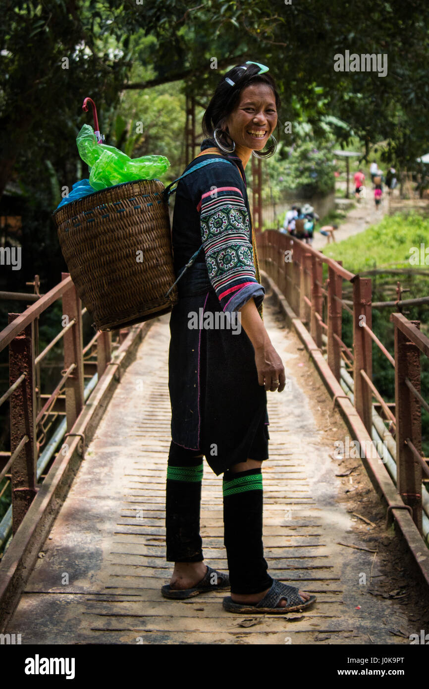 Eine lokale Dorfbewohner in Sapa, Nordvietnam Stockfoto
