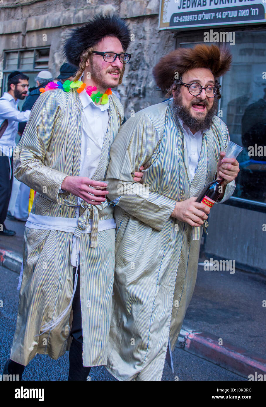 Ultra orthodoxe betrunken Mann während Purim in Mea Shearim Jerusalem Stockfoto