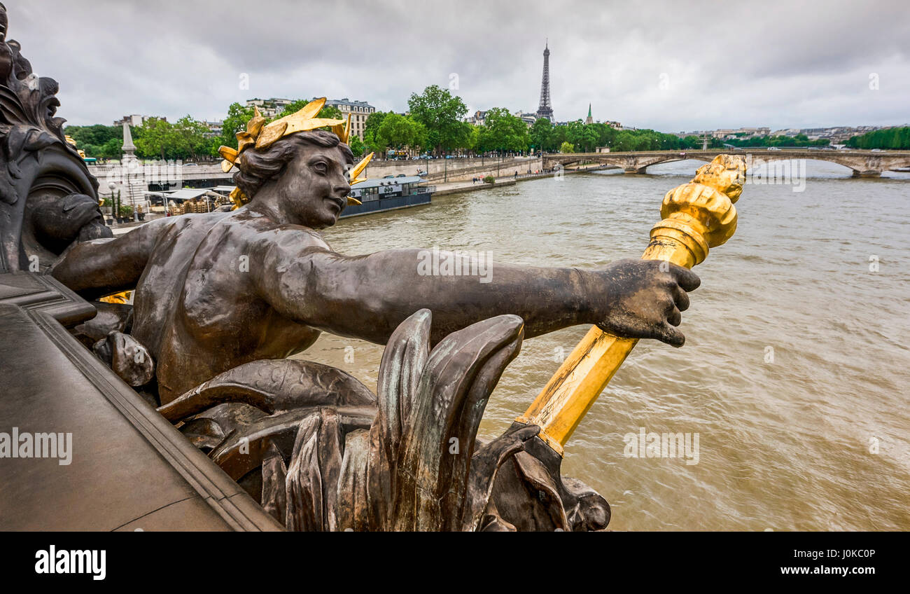 Blick auf Paris von Alexander III Brücke Stockfoto