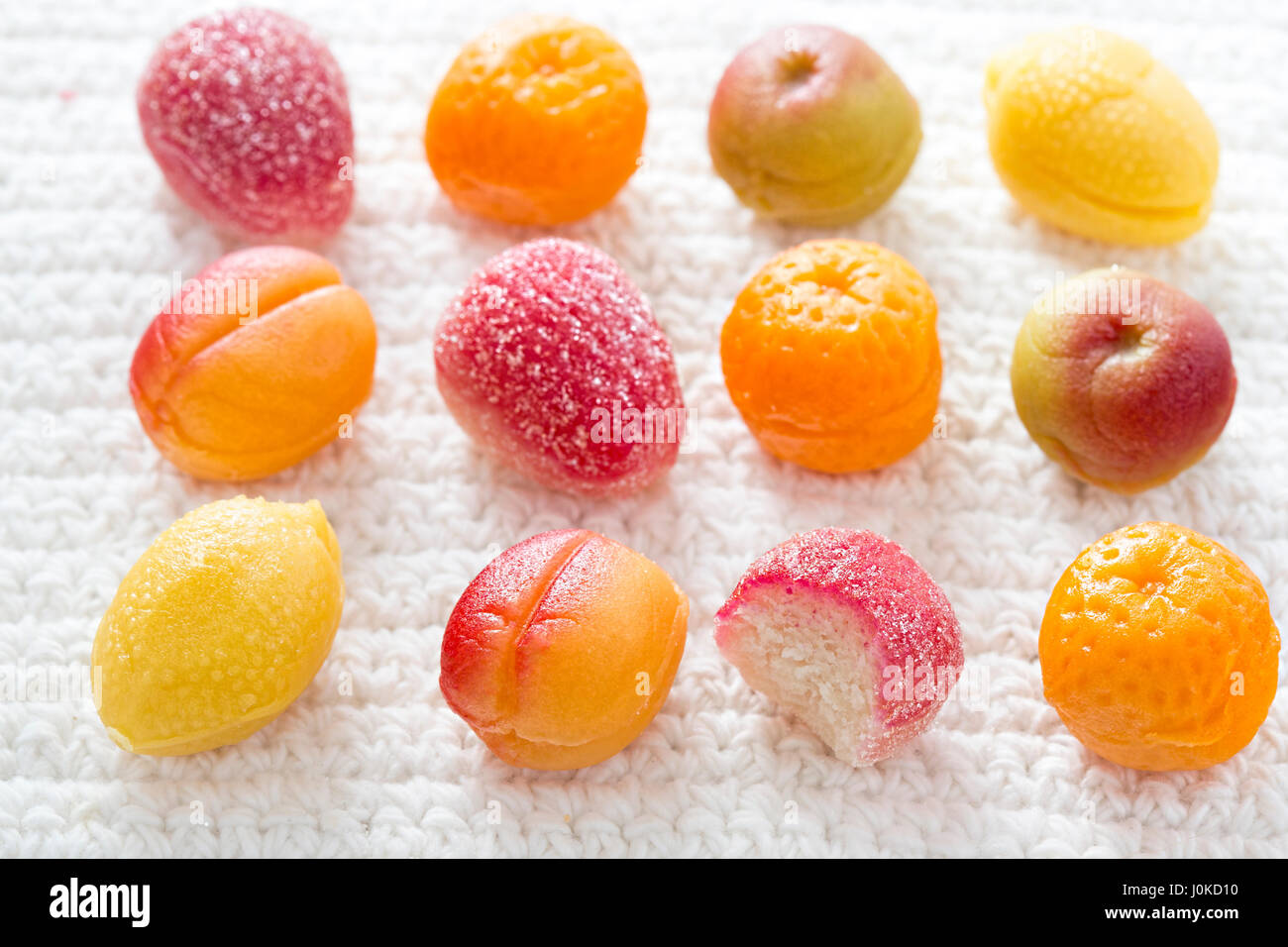 Marzipan fruits -Fotos und -Bildmaterial in hoher Auflösung – Alamy