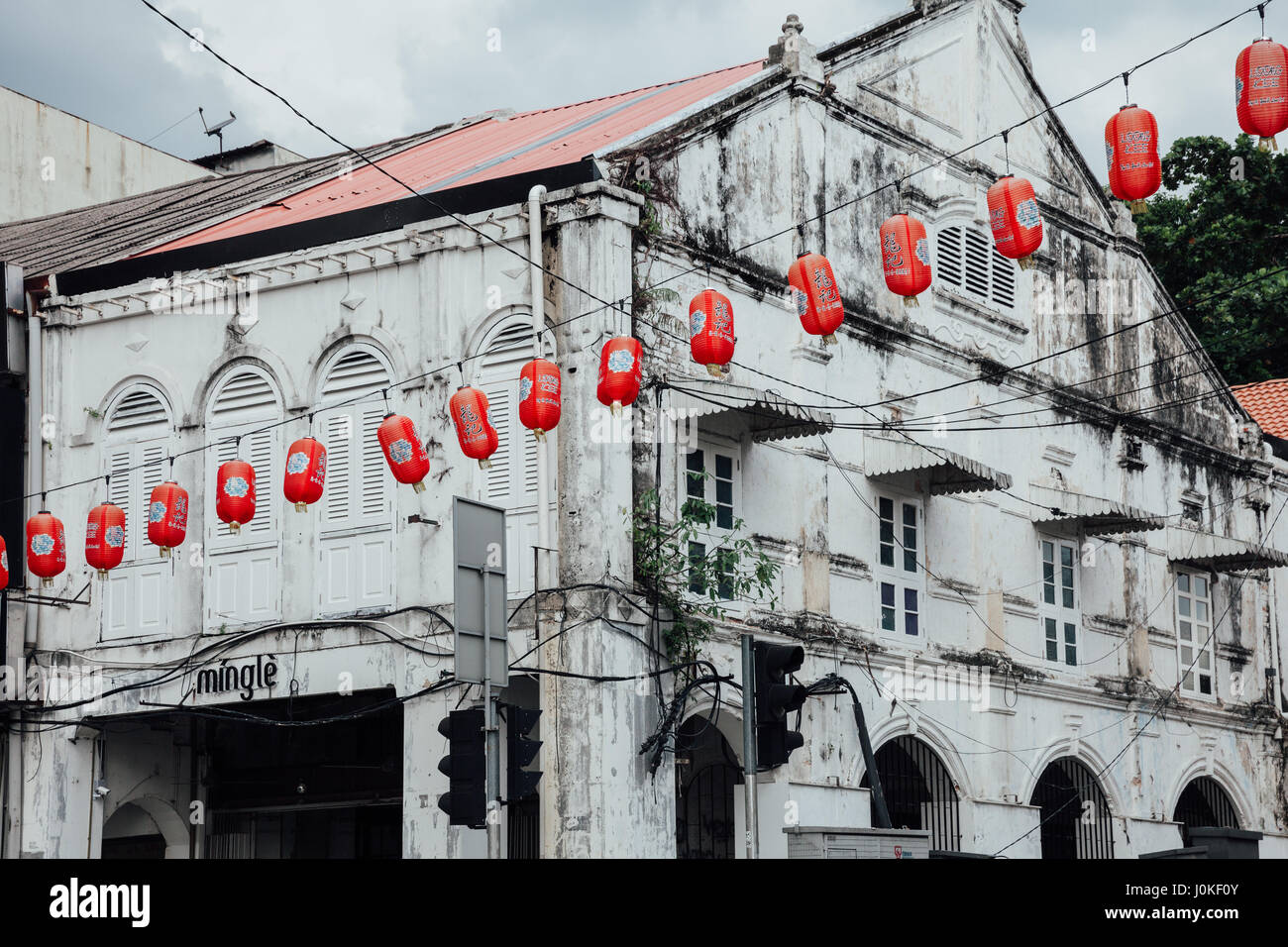 Kuala Lumpur, Malaysia - 14. September 2016: Fassade des historischen Gebäudes verziert mit roten Lampions im Bereich Chinatown des Ku gelegen Stockfoto